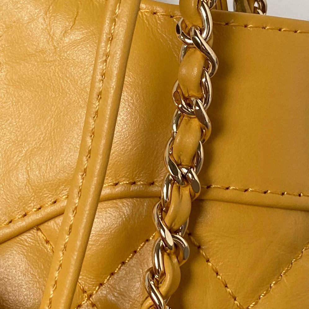 [Tops] CHANEL Mini 31bag 22x23x5.5cm - Yellow