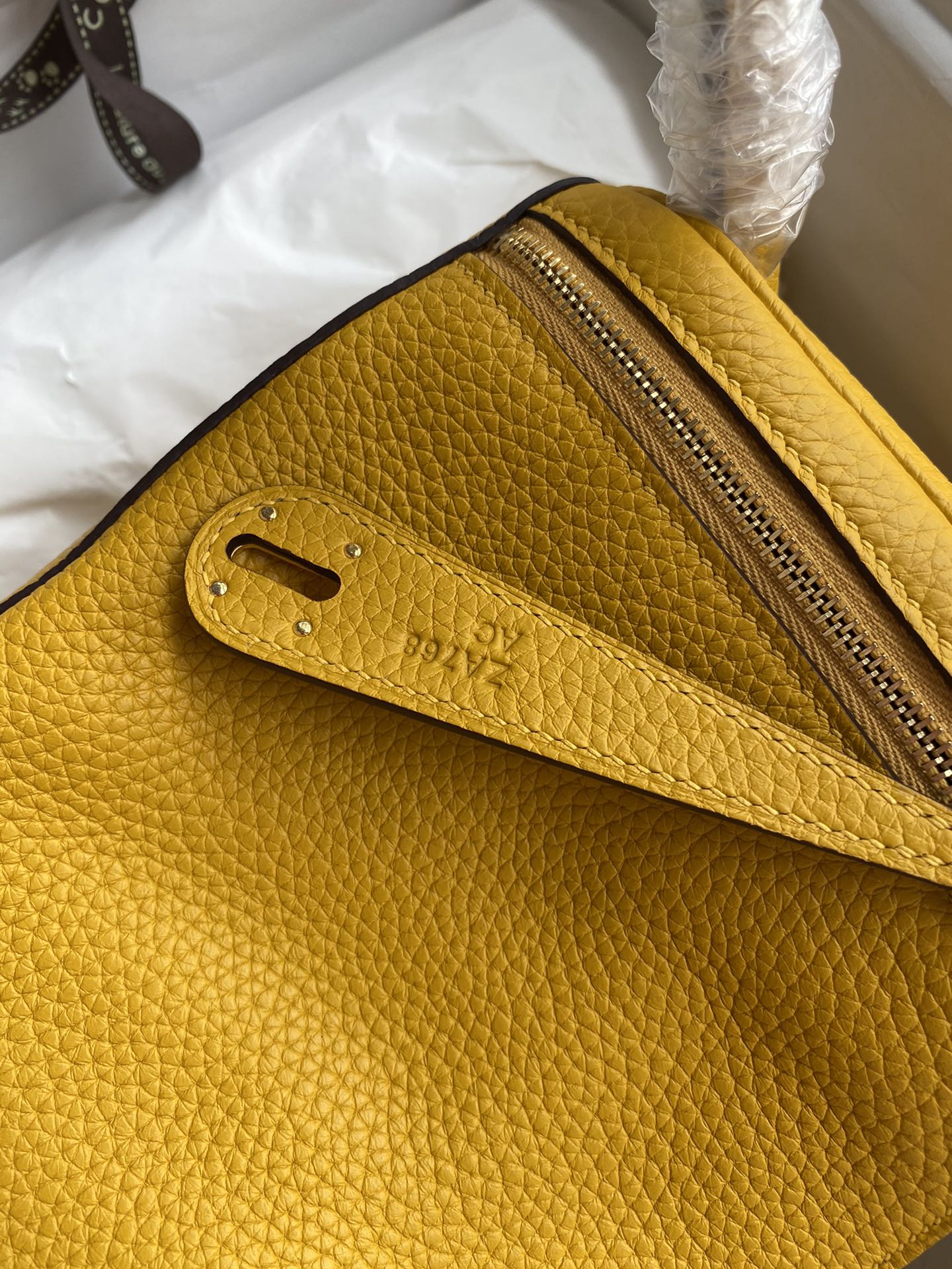 [TOP] HERMES Lindy Taurillon Clemence Leather 26cm - Yellow