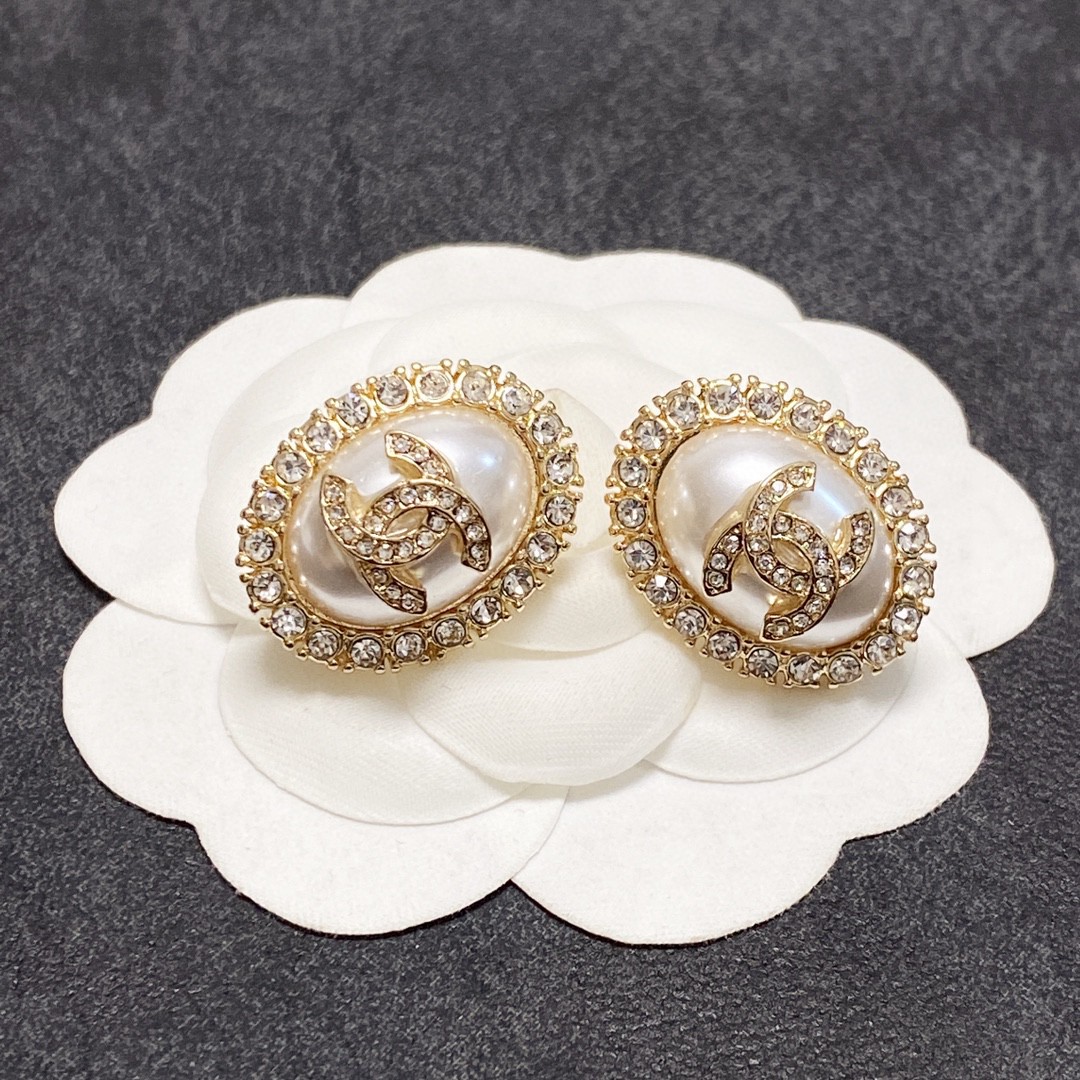 [TOP] CHANEL Double C Earrings - Ear Clip