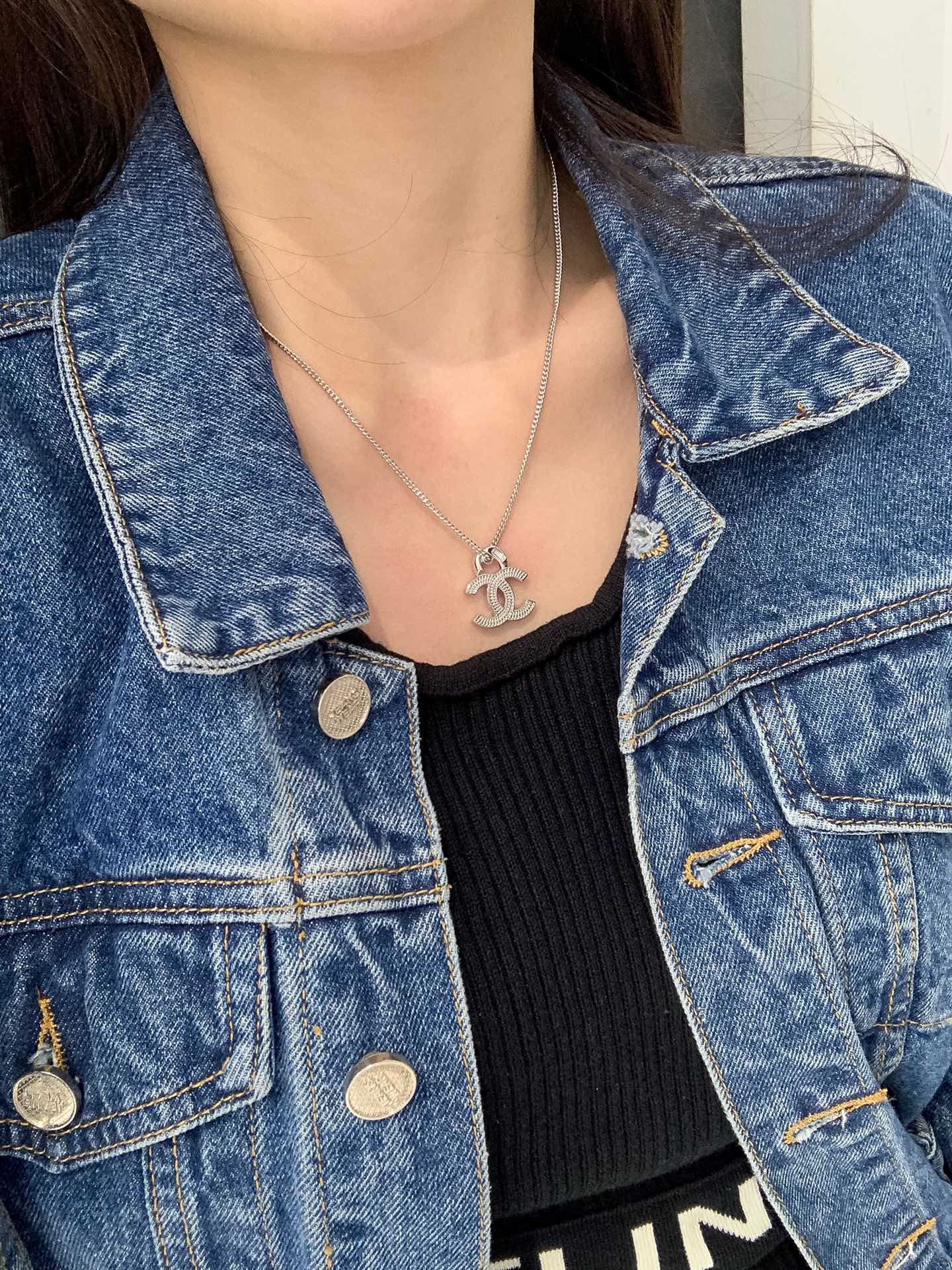 [TOP] CHANEL Double C Necklace - Silver