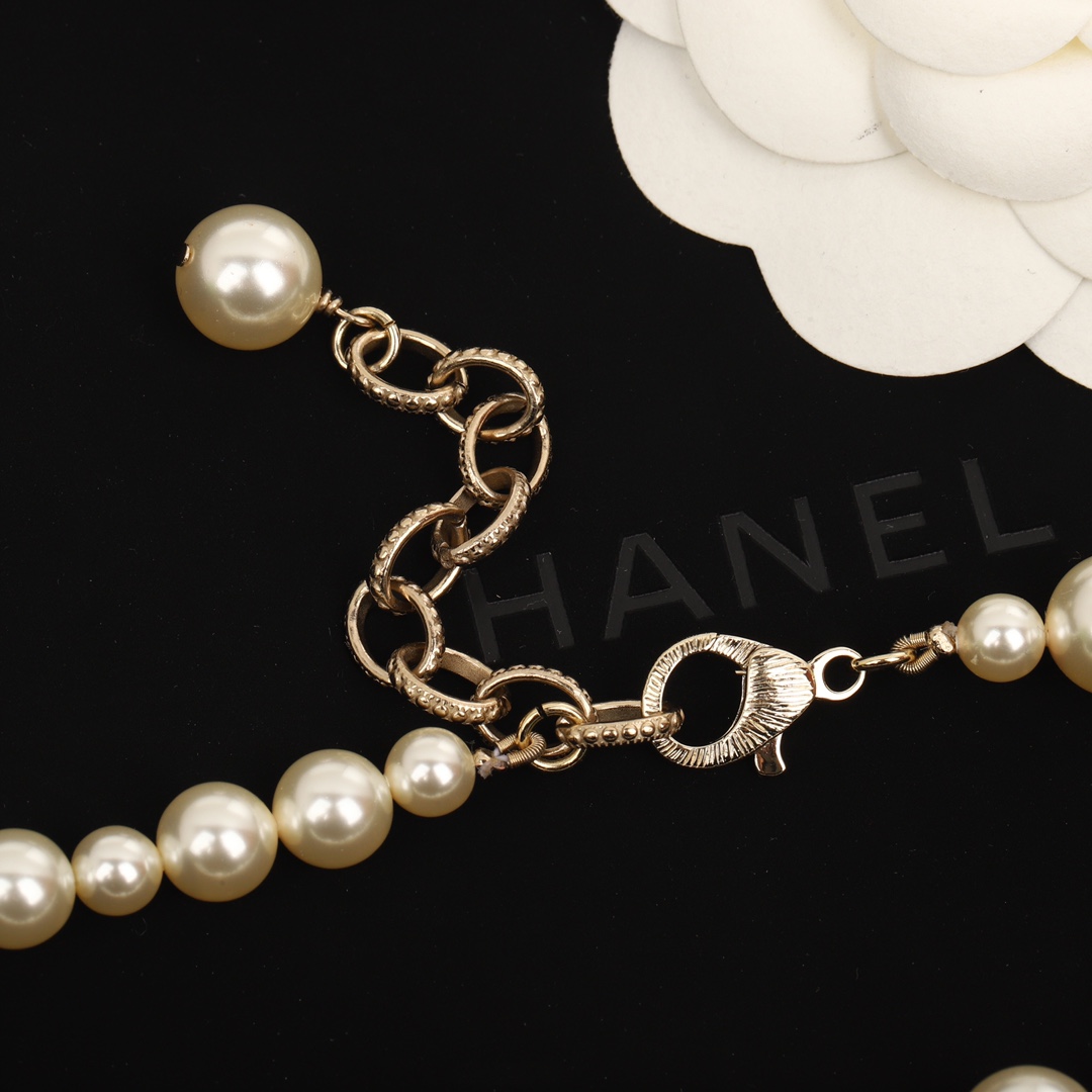 [TOP] CHANEL Pearl Double C Necklace