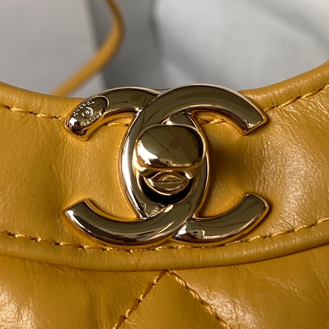 [Tops] CHANEL Mini 31bag 22x23x5.5cm - Yellow