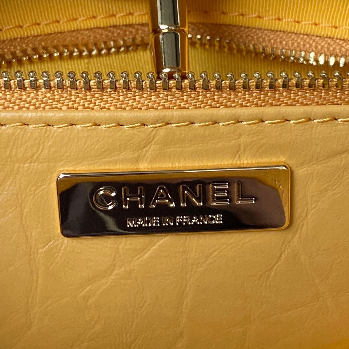 [Tops] CHANEL Mini 31bag 22x23x5.5cm - Yellow