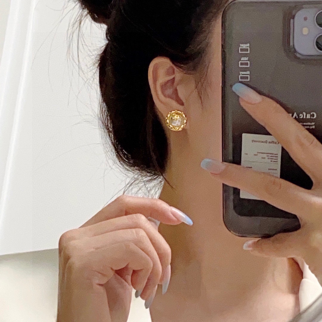 [TOP] CHANEL Double C Earrings