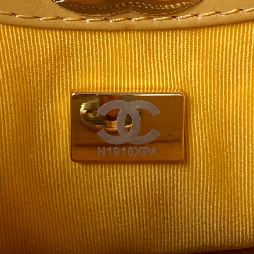 [Tops] CHANEL Mini 31bag 22x23x5.5cm - Yellow
