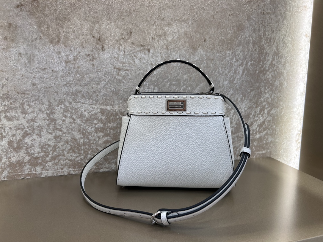 [TOP] FENDI Peekaboo ISeeU Handbag Lychee Pattern - White
