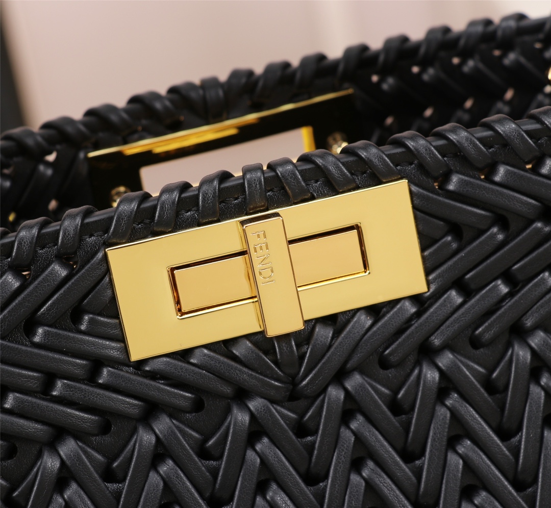 [TOP] FENDI Peekaboo ISeeU Handbag - Black