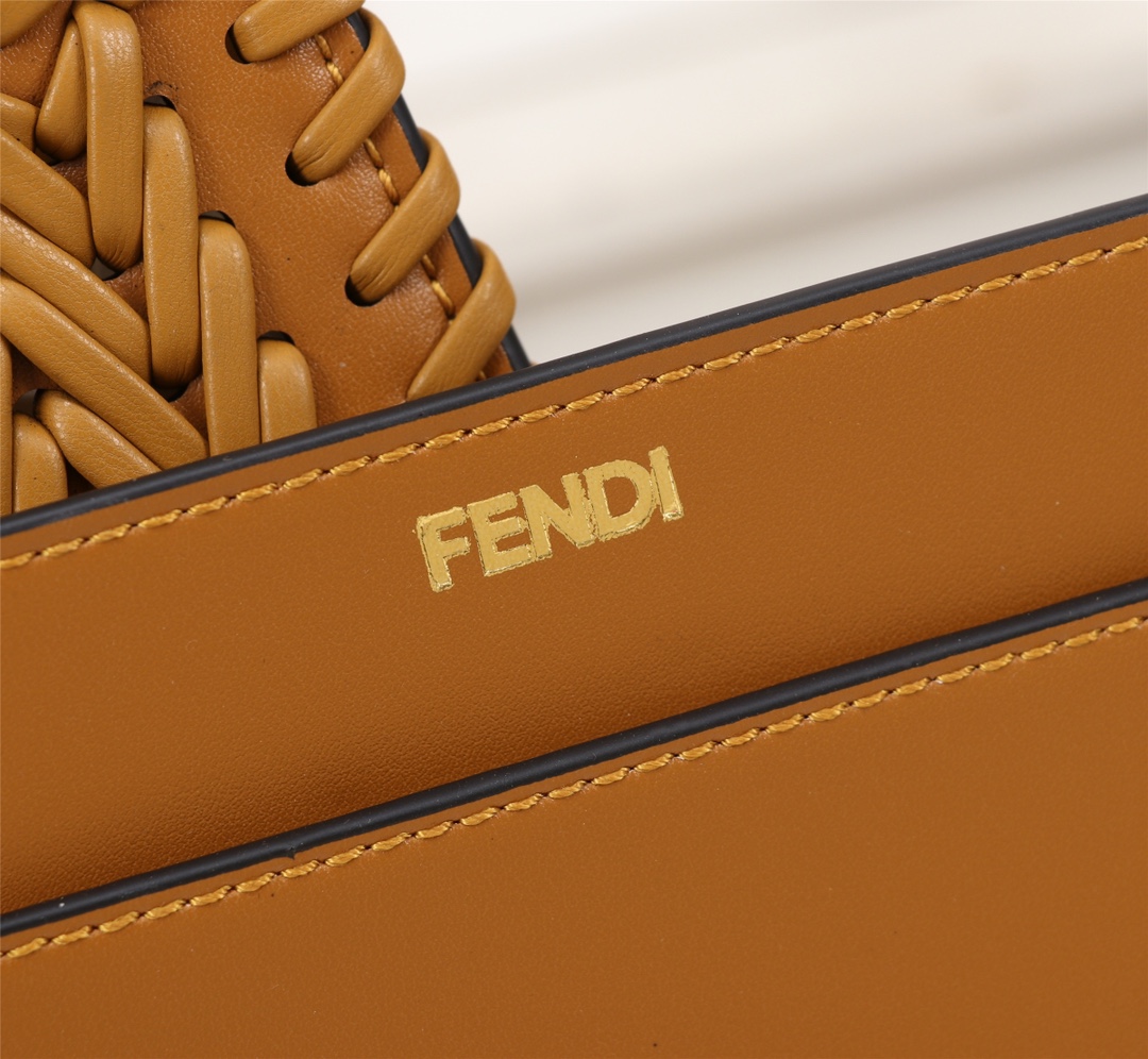 [TOP] FENDI Peekaboo ISeeU Handbag - Brown