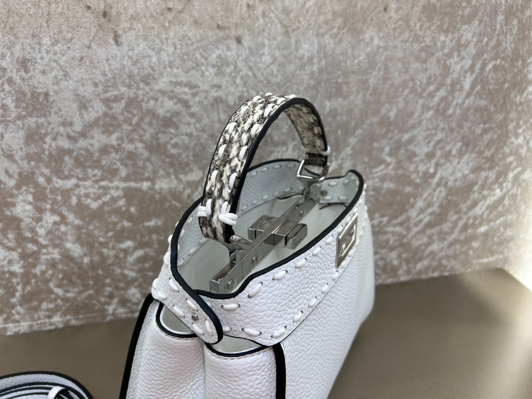 [TOP] FENDI Peekaboo ISeeU Handbag Lychee Pattern - White