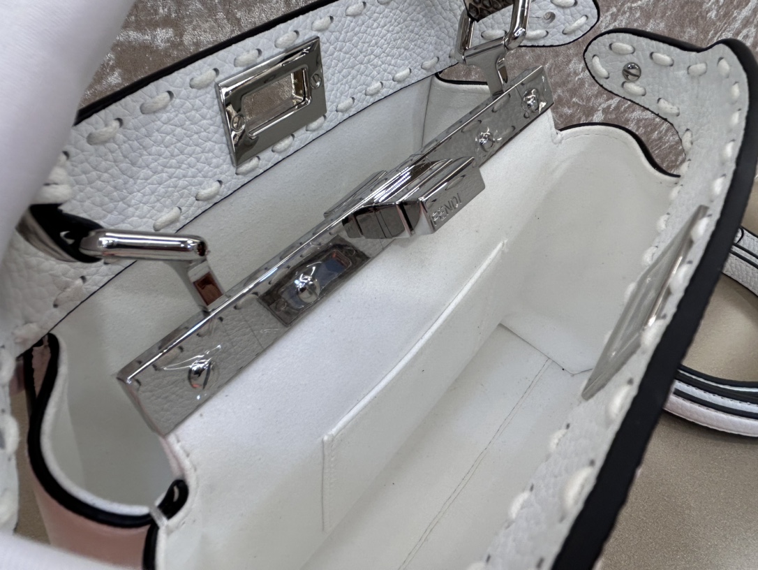 [TOP] FENDI Peekaboo ISeeU Handbag Lychee Pattern - White