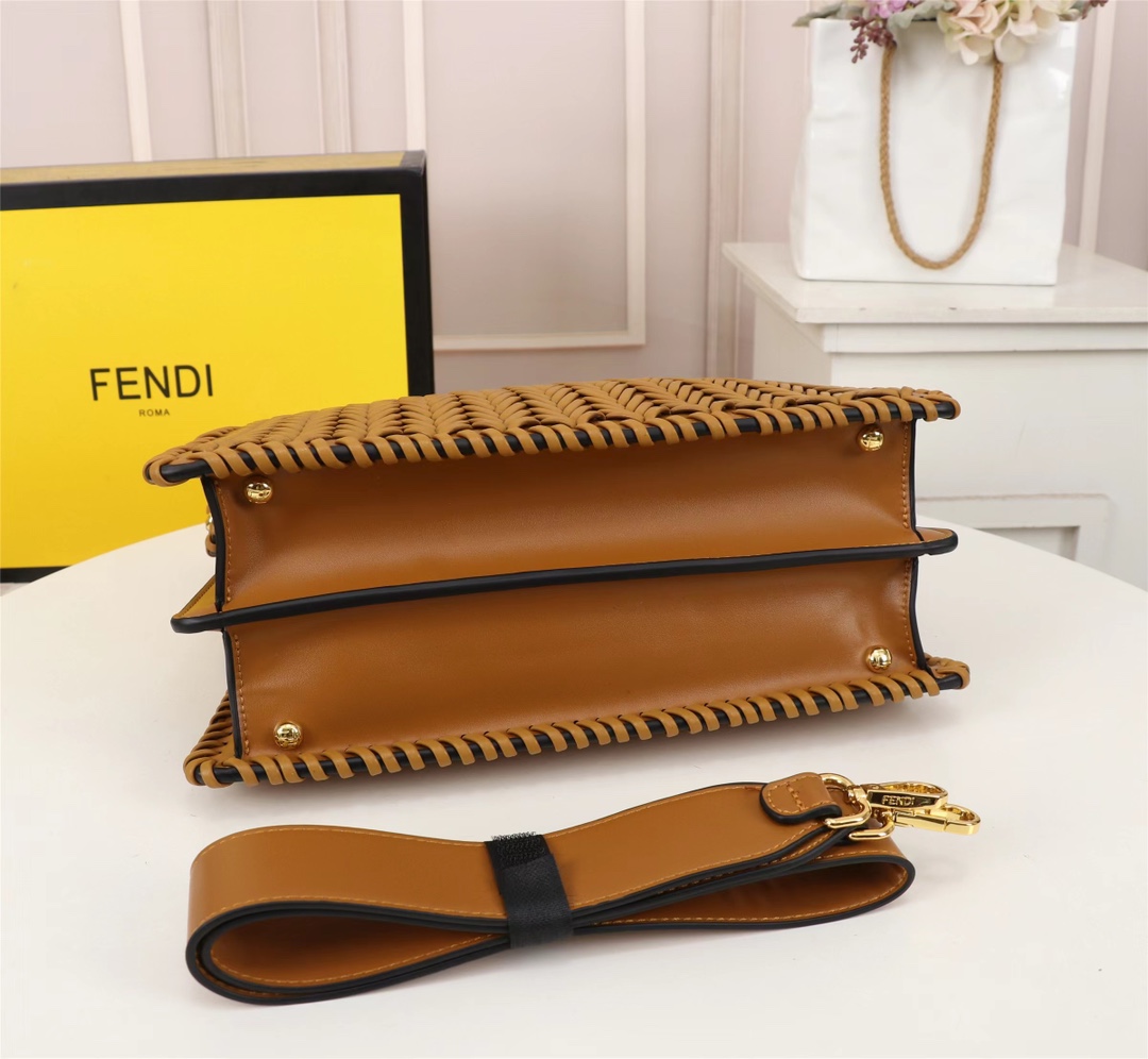 [TOP] FENDI Peekaboo ISeeU Handbag - Brown