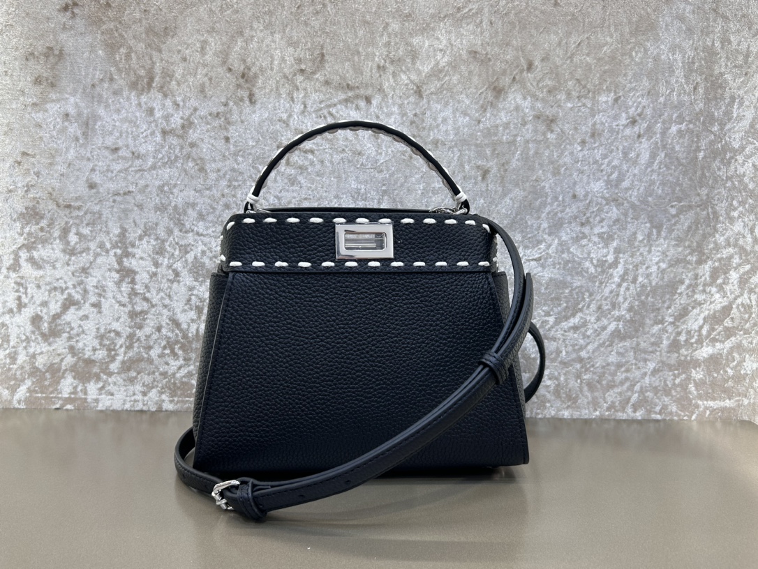[TOP] FENDI Peekaboo ISeeU Handbag Lychee Pattern - Black