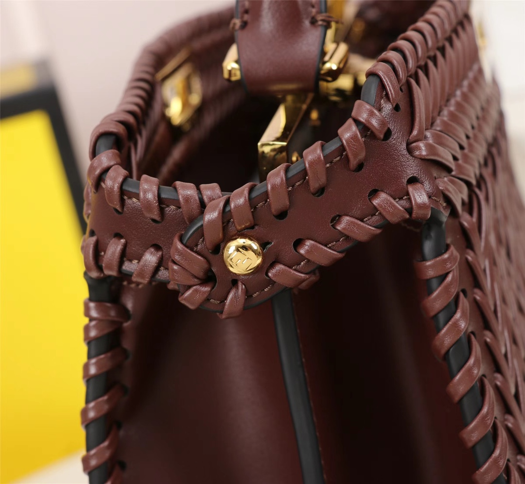 [TOP] FENDI Peekaboo ISeeU Handbag - Red