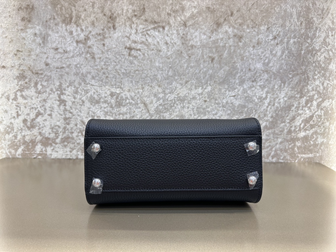 [TOP] FENDI Peekaboo ISeeU Handbag Lychee Pattern - Black