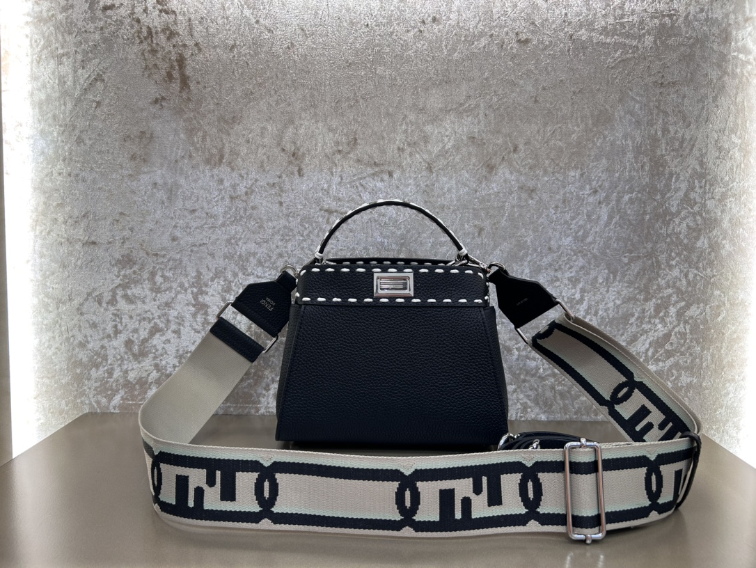 [TOP] FENDI Peekaboo ISeeU Handbag Lychee Pattern - Black