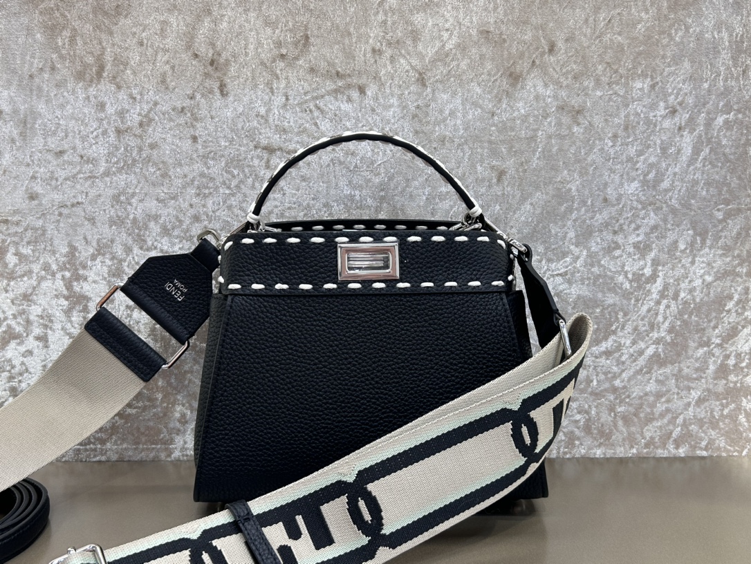 [TOP] FENDI Peekaboo ISeeU Handbag Lychee Pattern - Black