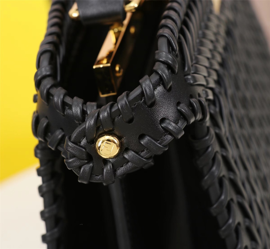 [TOP] FENDI Peekaboo ISeeU Handbag - Black