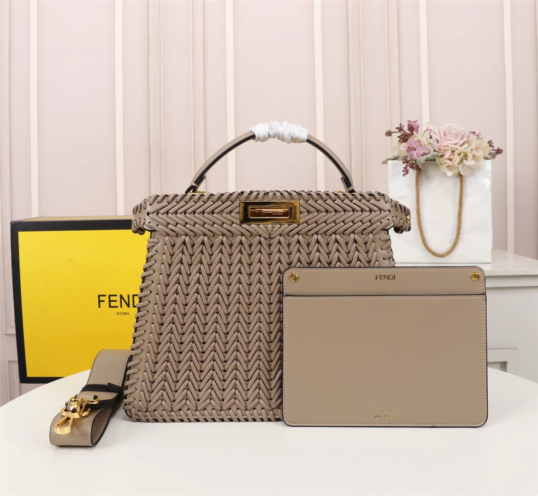 [TOP] FENDI Peekaboo ISeeU Handbag - Brown