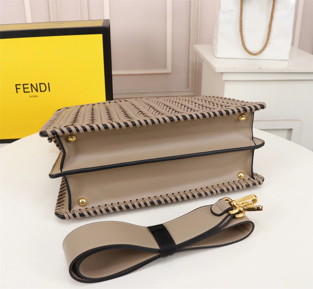 [TOP] FENDI Peekaboo ISeeU Handbag - Brown