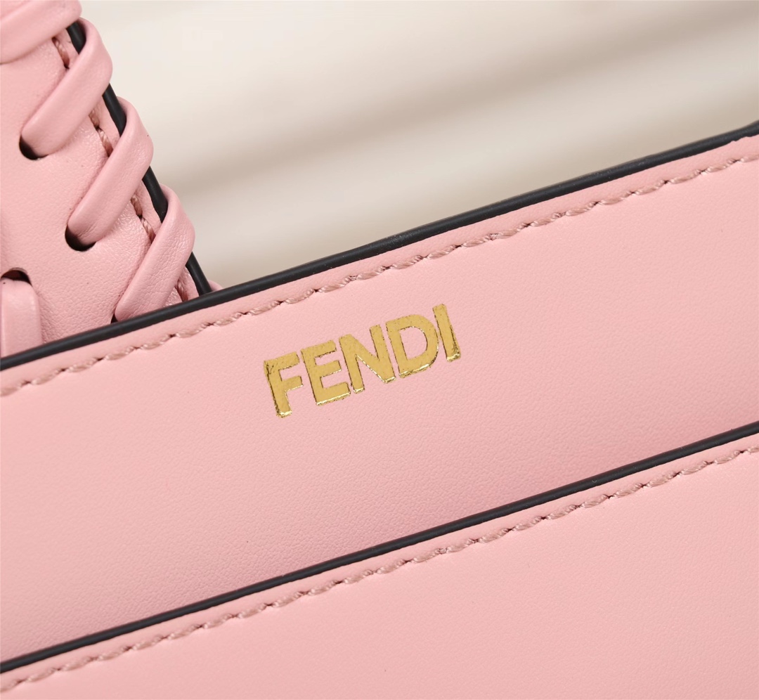 [TOP] FENDI Peekaboo ISeeU Handbag - Pink