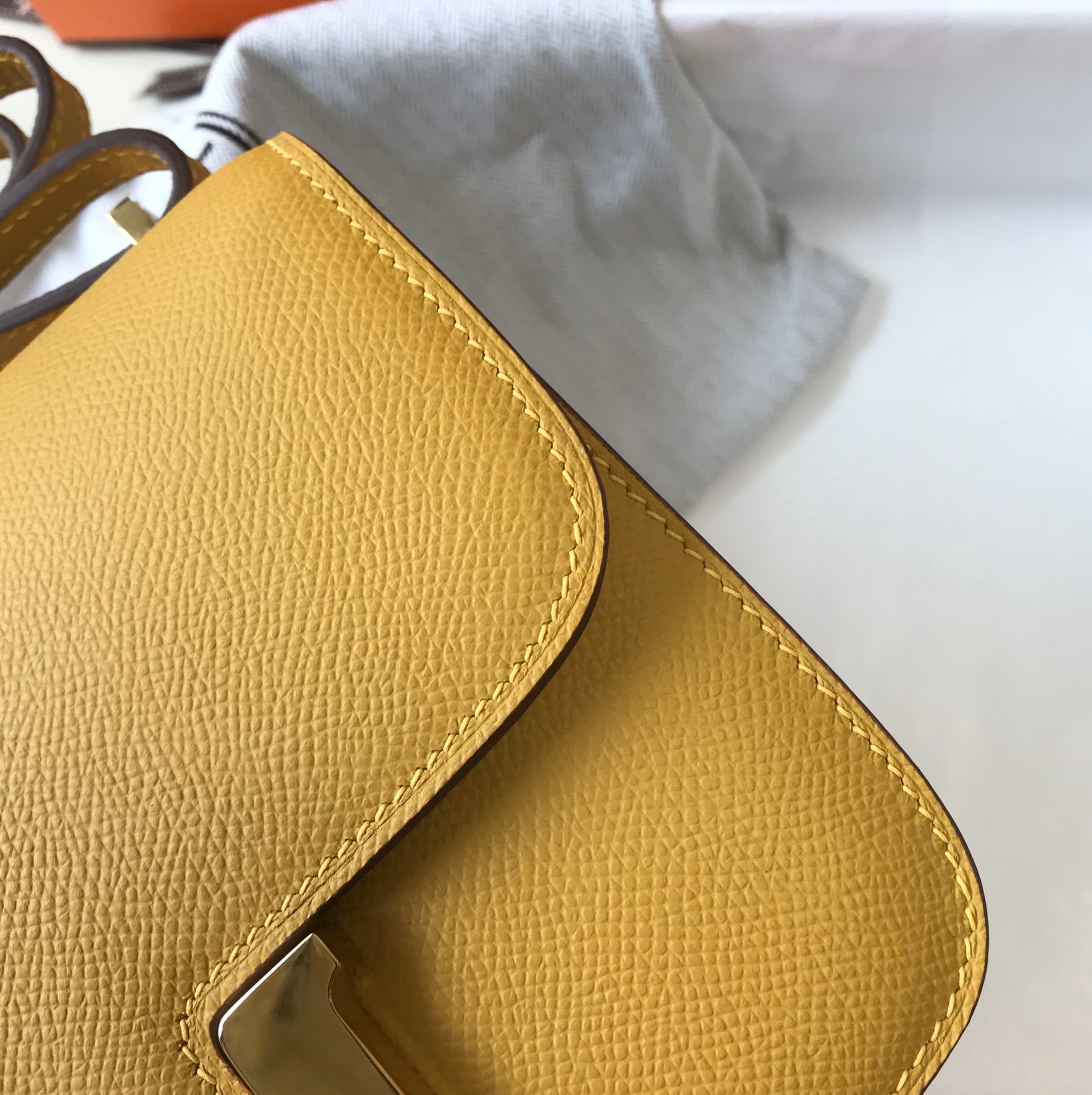 [TOP] HERMES Constance epsom 19/23 CM- Yellow & GHW