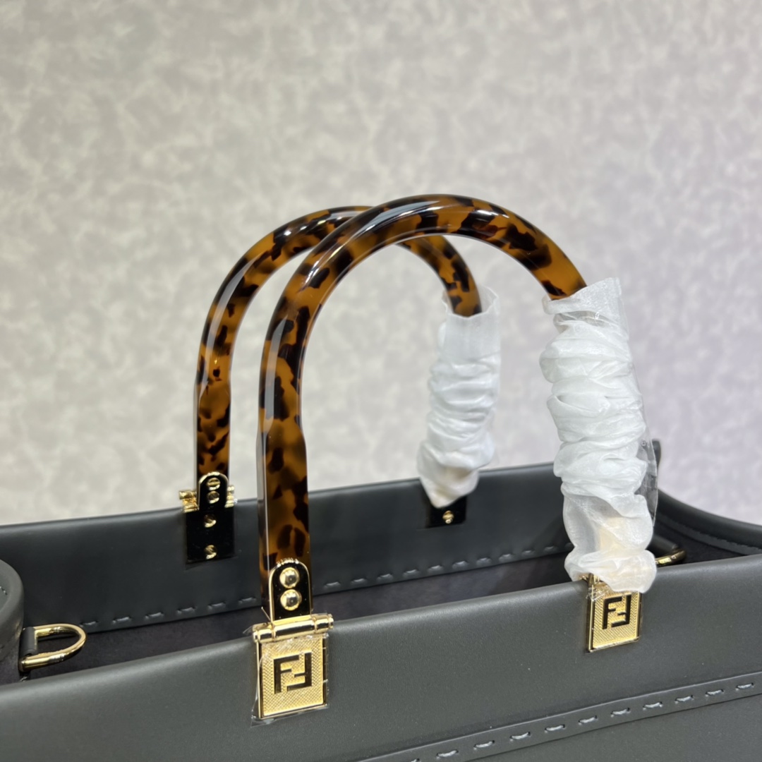 [TOP] FENDI Sunshine Tote Bag Medium