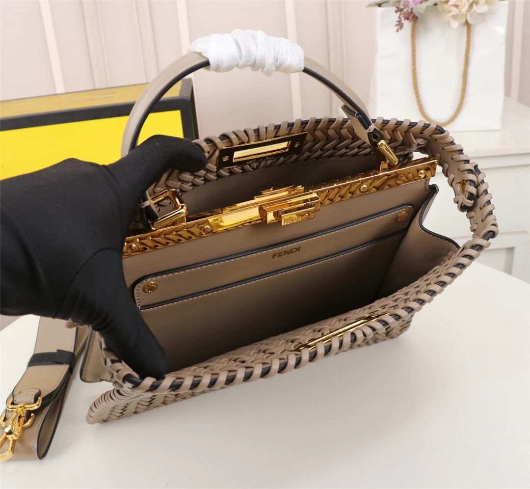 [TOP] FENDI Peekaboo ISeeU Handbag - Brown