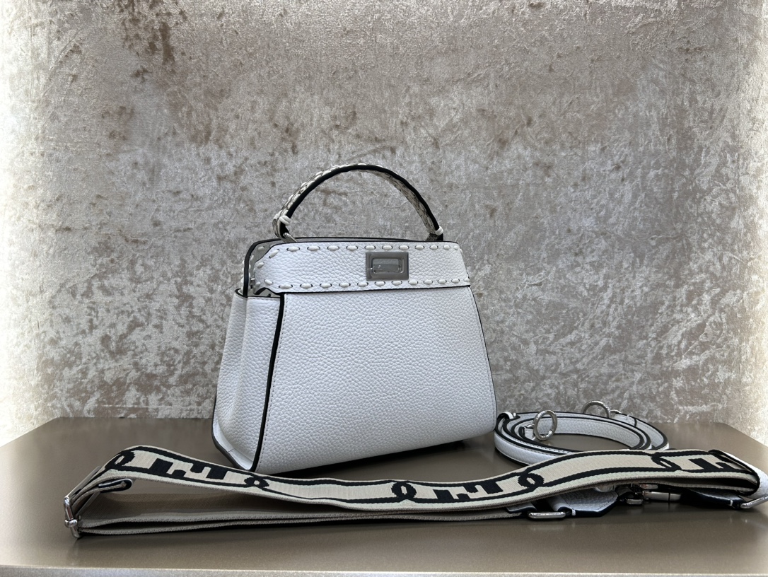 [TOP] FENDI Peekaboo ISeeU Handbag Lychee Pattern - White