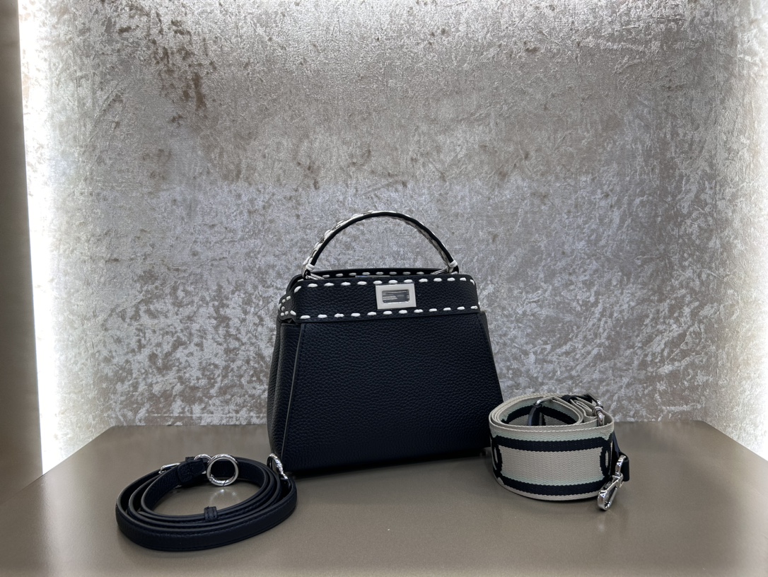 [TOP] FENDI Peekaboo ISeeU Handbag Lychee Pattern - Black