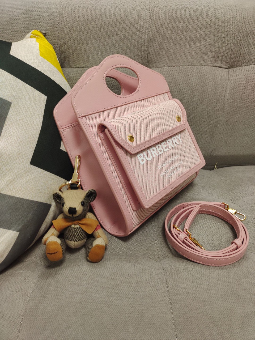 [TOP] BURBERRY Pocket Bags - Pink