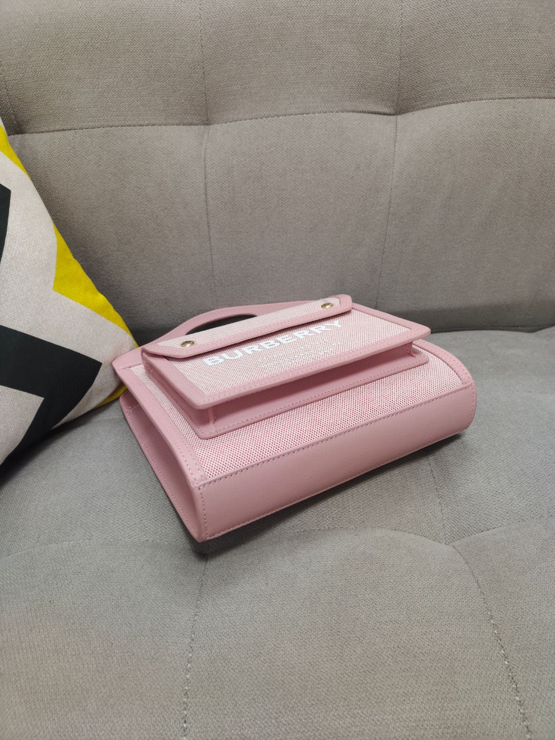 [TOP] BURBERRY Pocket Bags - Pink