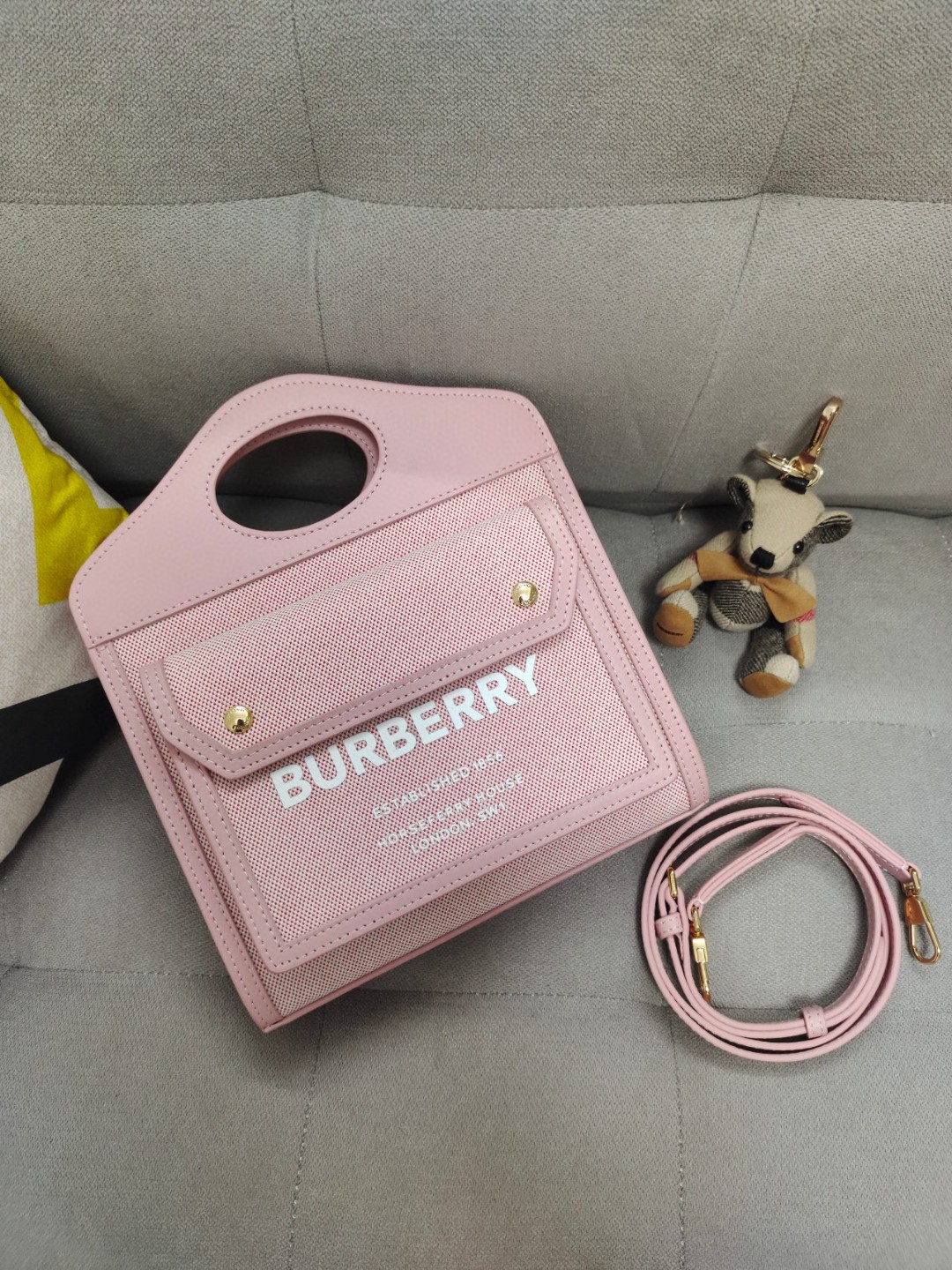 [TOP] BURBERRY Pocket Bags - Pink