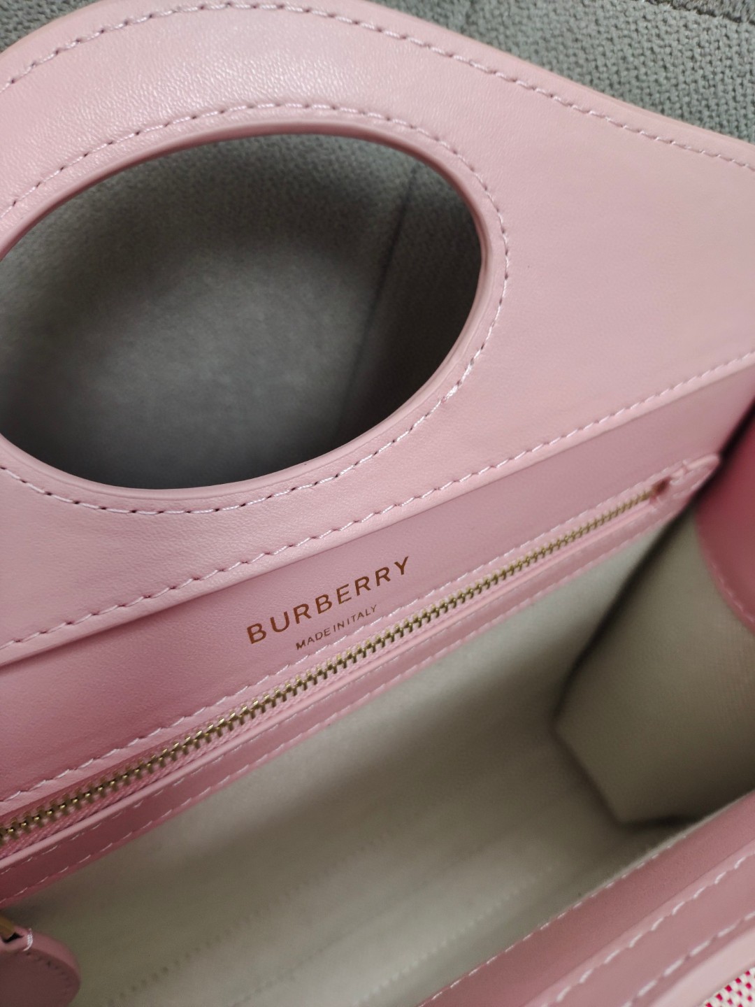[TOP] BURBERRY Pocket Bags - Pink