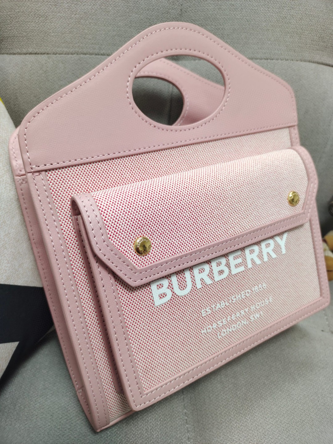 [TOP] BURBERRY Pocket Bags - Pink
