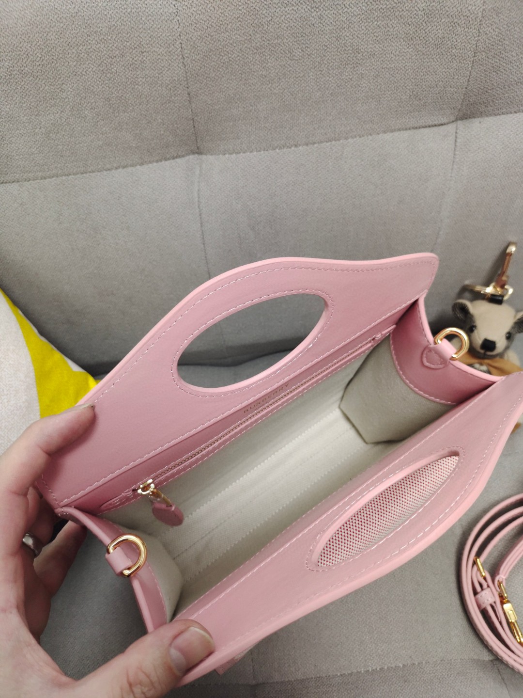 [TOP] BURBERRY Pocket Bags - Pink