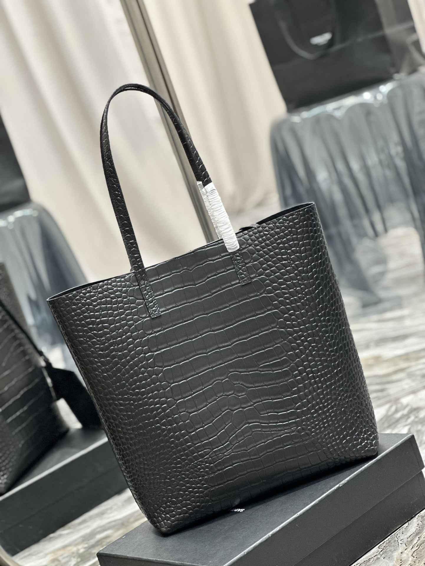 [TOP] Yves Saint Laurent YSL Crocodile Pattern Shopping Tote Bag - North-South - Black