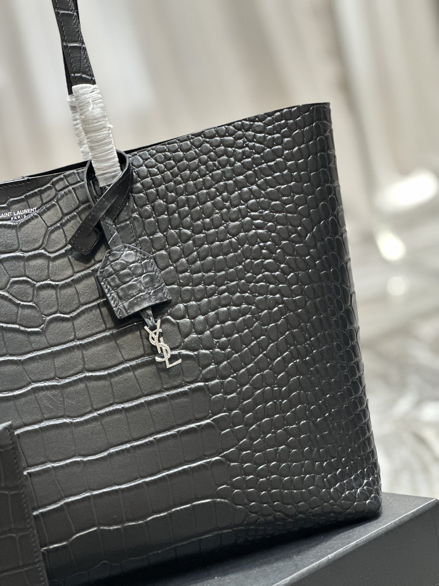 [TOP] Yves Saint Laurent YSL Crocodile Pattern Shopping Tote Bag - East-West - Black