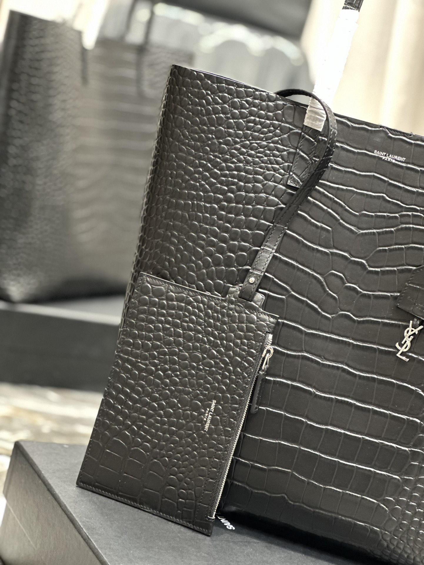 [TOP] Yves Saint Laurent YSL Crocodile Pattern Shopping Tote Bag - North-South - Black