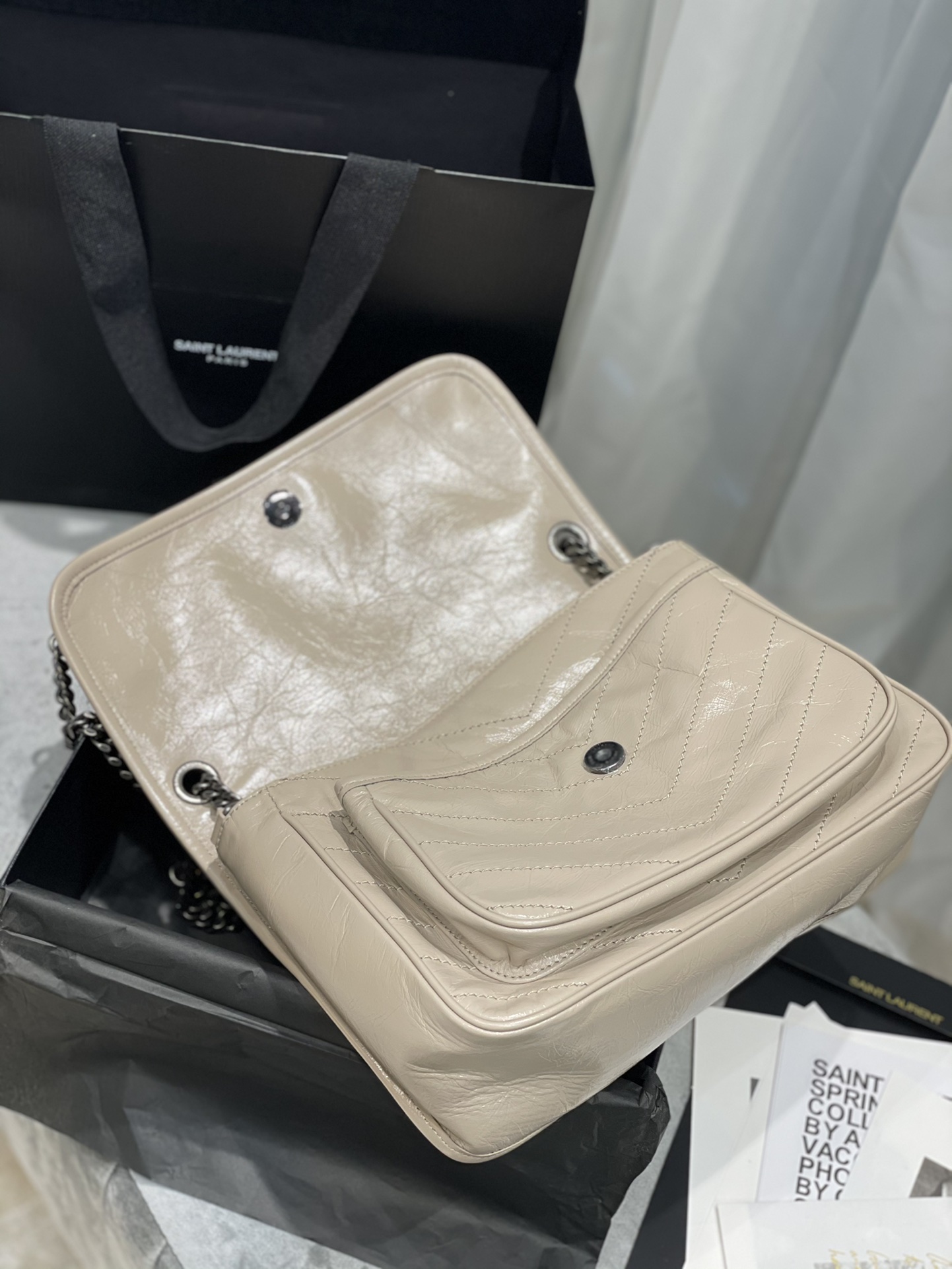 [Top] Yves Saint Laurent YSL Medium Niki Wrinkles Leather Bag - Khaki