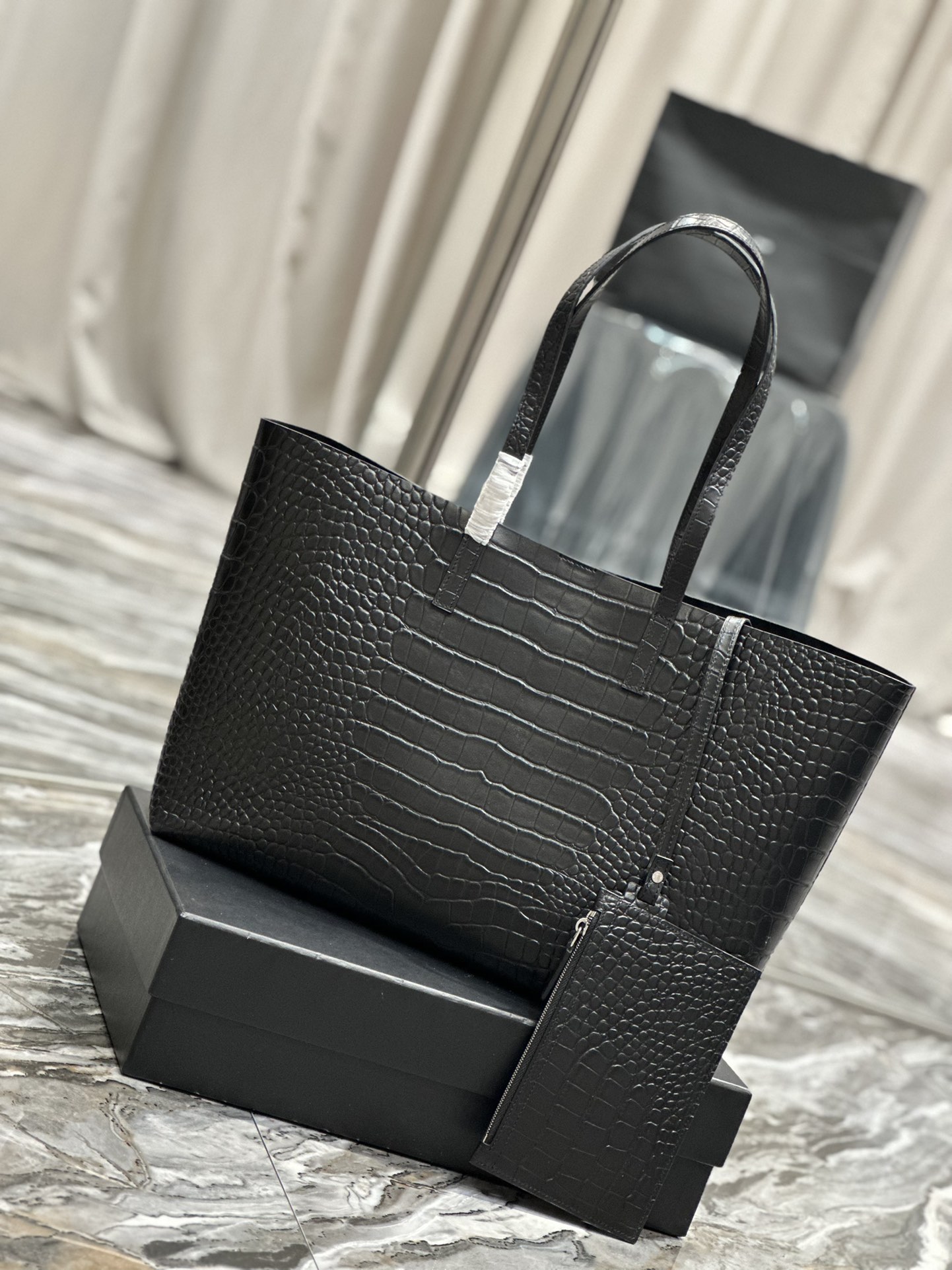 [TOP] Yves Saint Laurent YSL Crocodile Pattern Shopping Tote Bag - East-West - Black