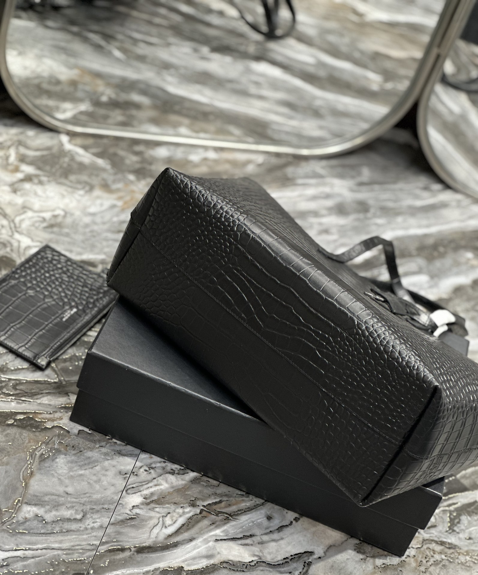 [TOP] Yves Saint Laurent YSL Crocodile Pattern Shopping Tote Bag - East-West - Black