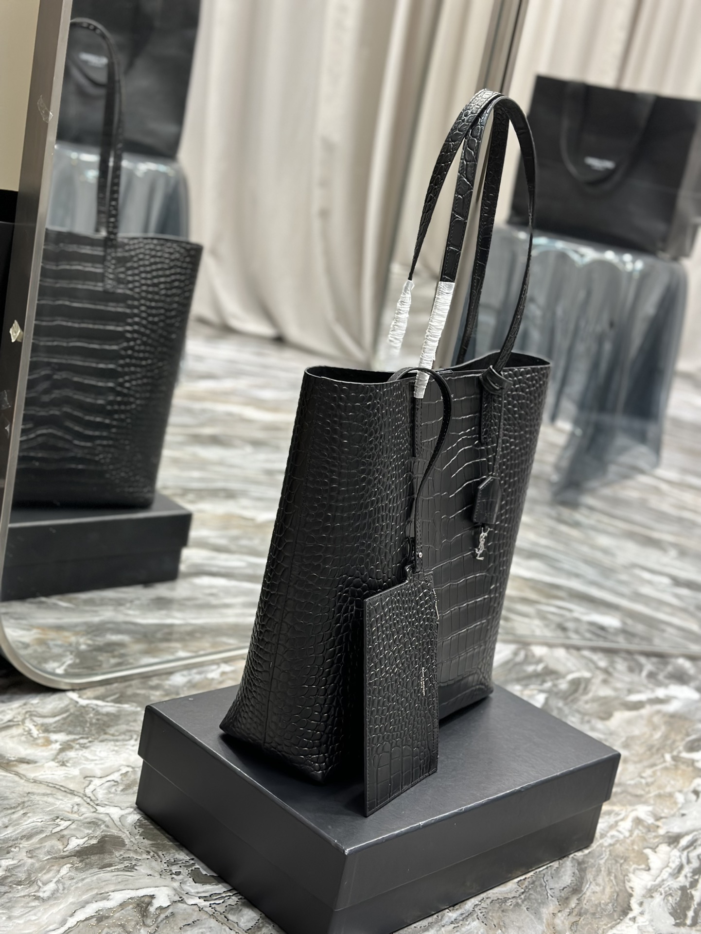 [TOP] Yves Saint Laurent YSL Crocodile Pattern Shopping Tote Bag - North-South - Black