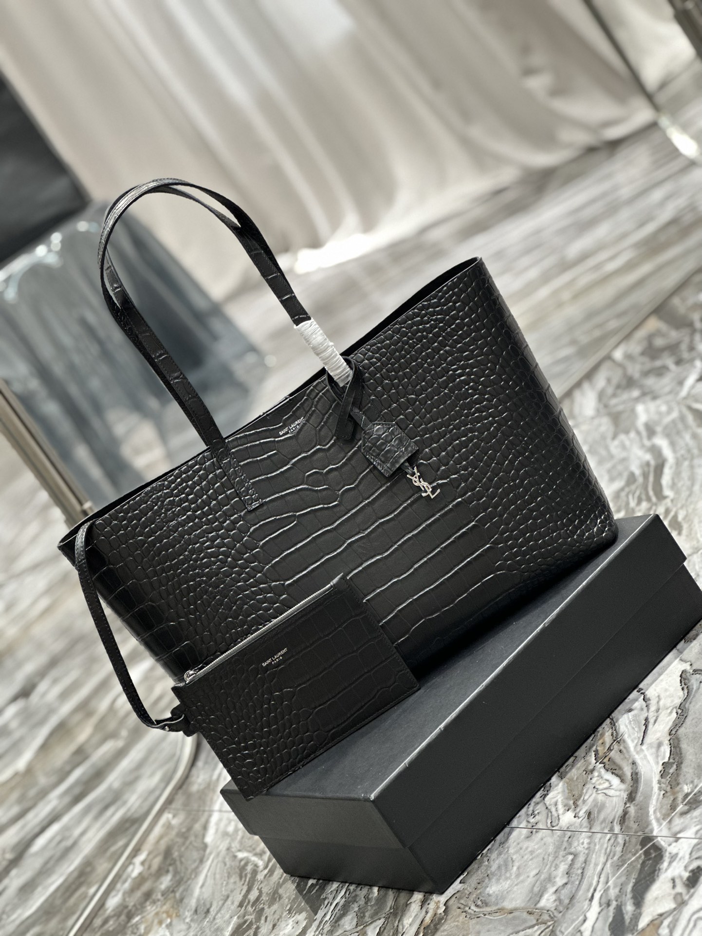 [TOP] Yves Saint Laurent YSL Crocodile Pattern Shopping Tote Bag - East-West - Black