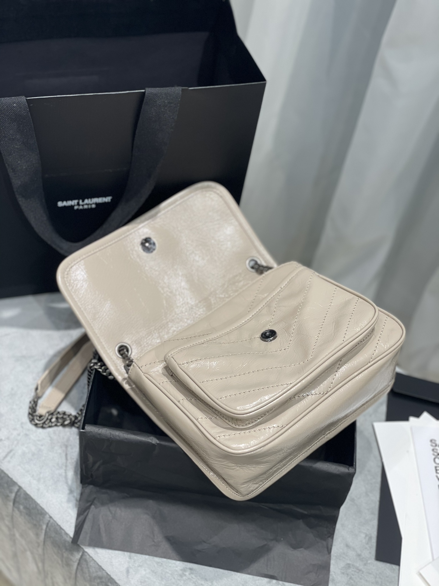 [Top] Yves Saint Laurent YSL Small Niki Wrinkles Leather Bag - Khaki