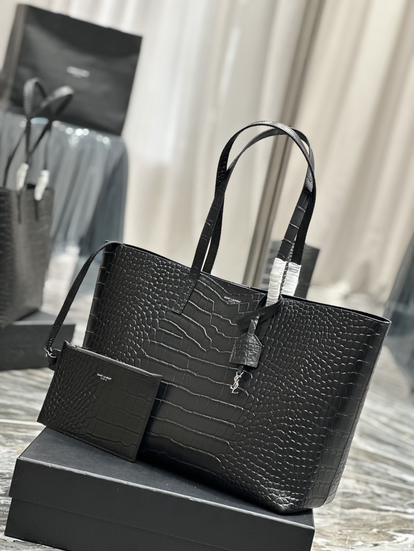 [TOP] Yves Saint Laurent YSL Crocodile Pattern Shopping Tote Bag - East-West - Black