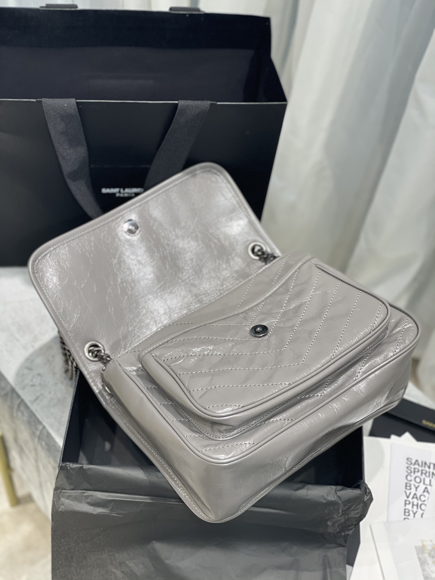 [Top] Yves Saint Laurent YSL Medium Niki Wrinkles Leather Bag - Elephant Gray