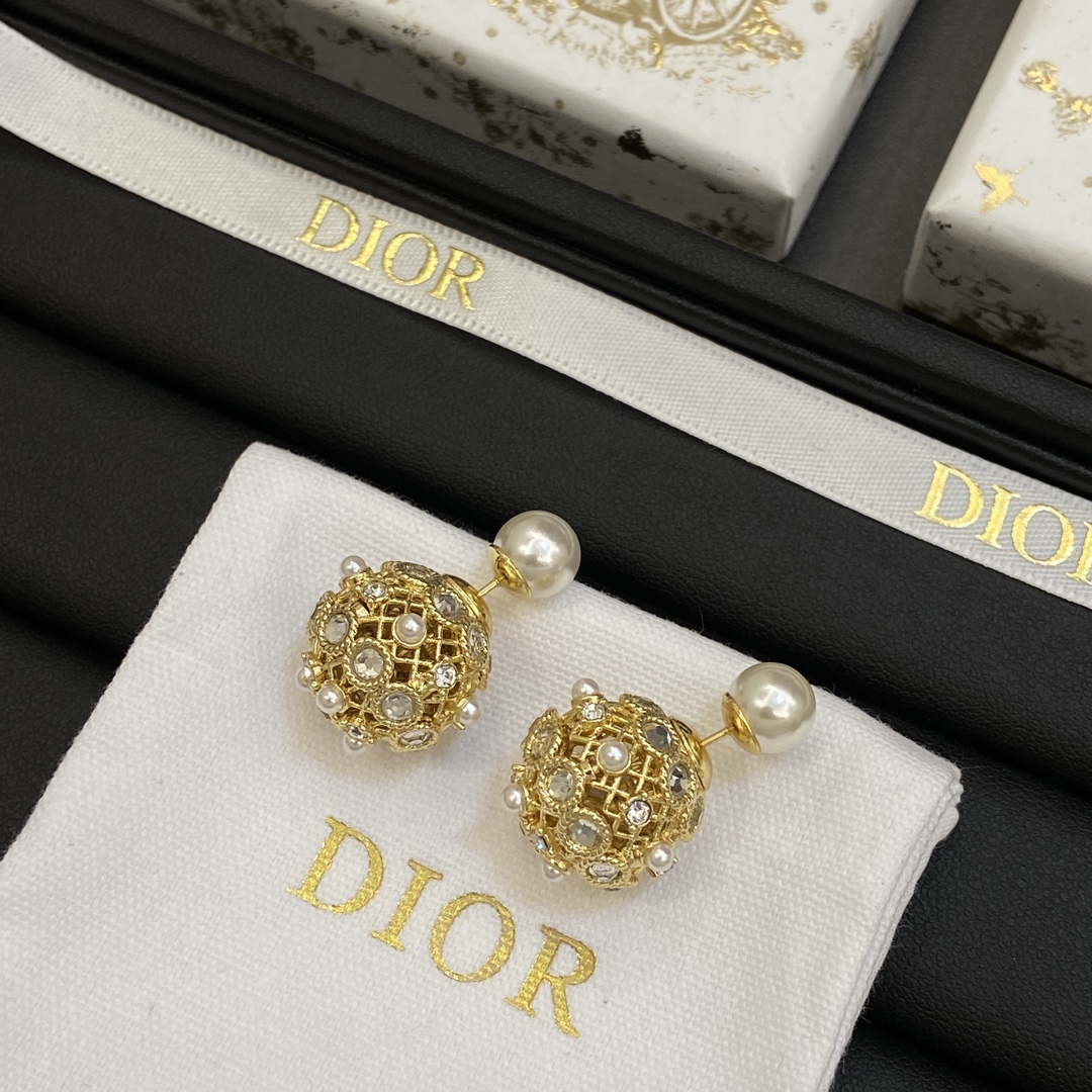 [TOP] Christian Dior Pearl Earrings - Gold