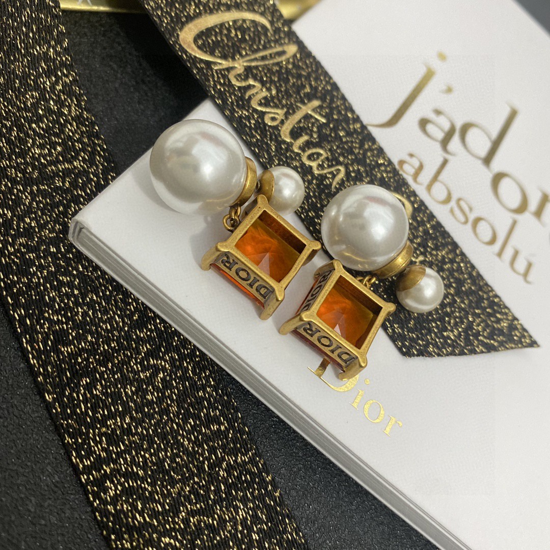 [TOP] Christian Dior Pearl Earrings - Gold