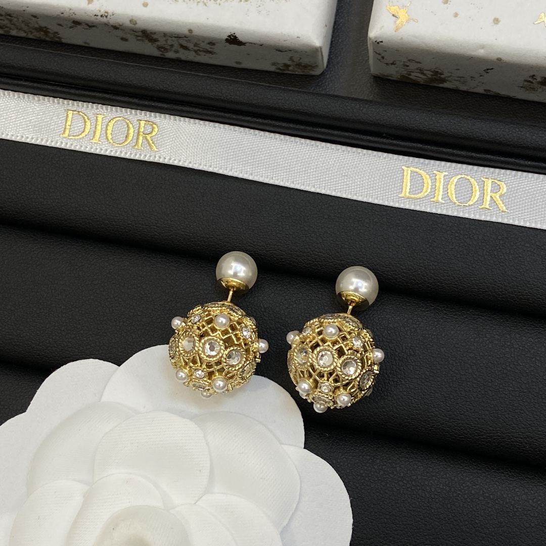 [TOP] Christian Dior Pearl Earrings - Gold