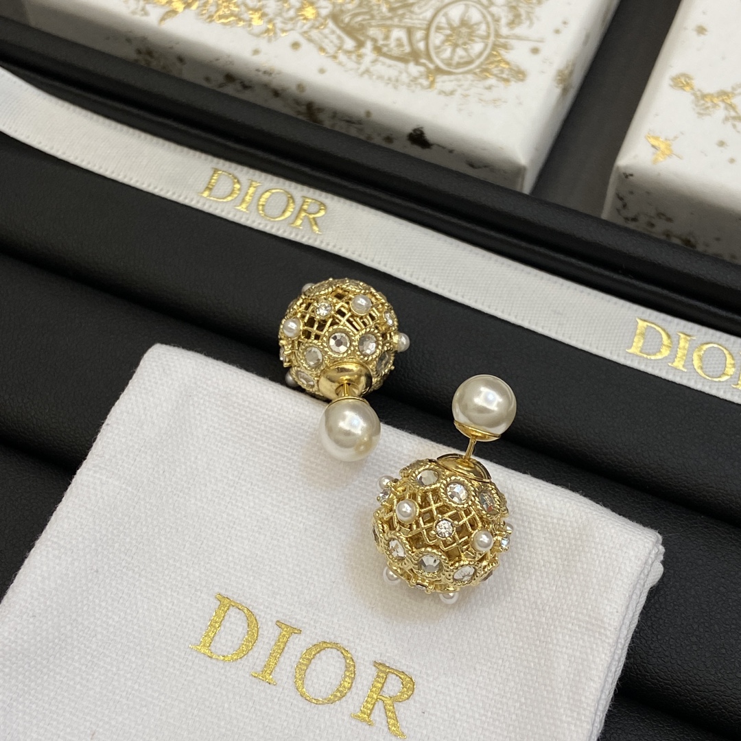 [TOP] Christian Dior Pearl Earrings - Gold